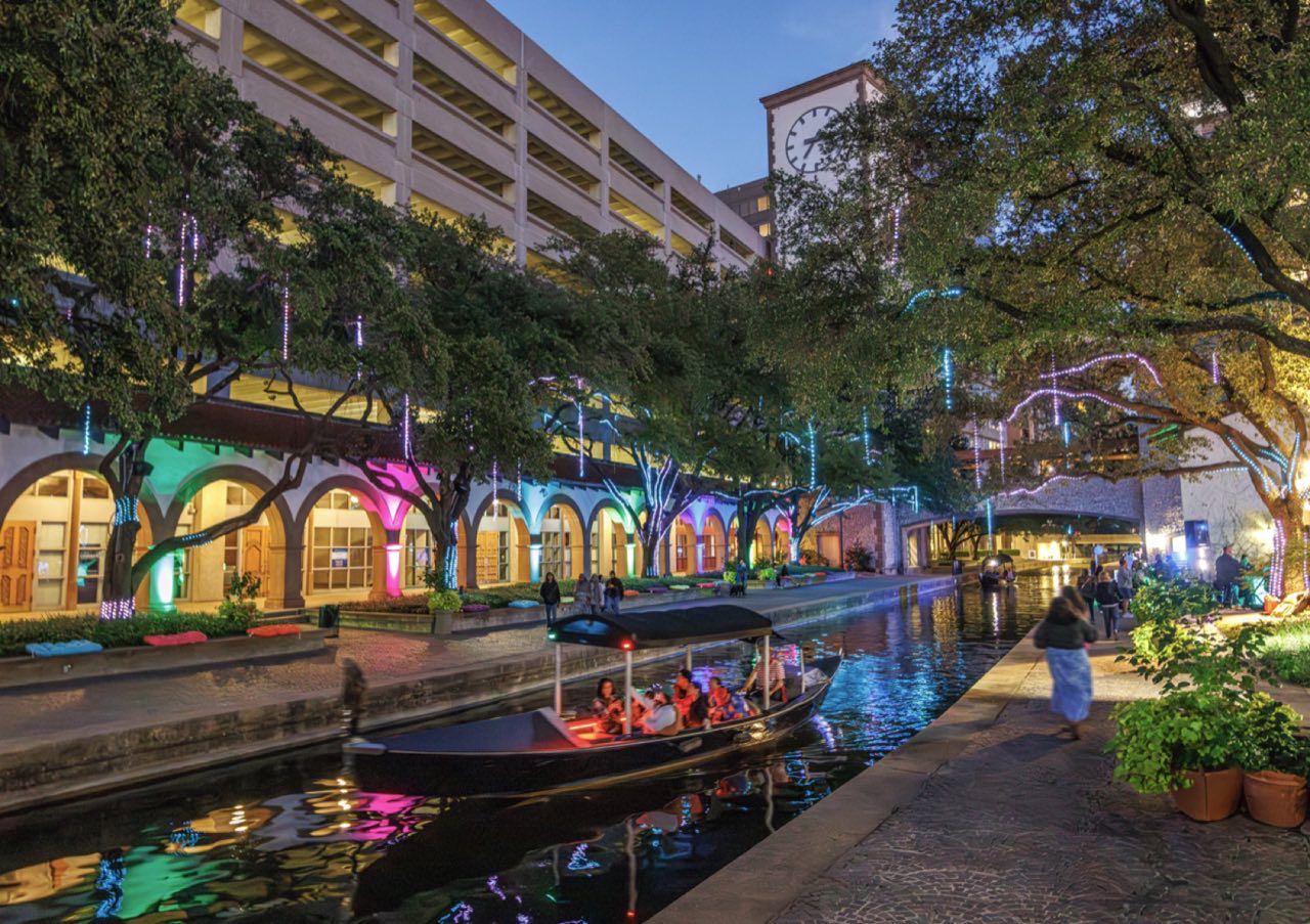 Las Colinas canal and entertainment district